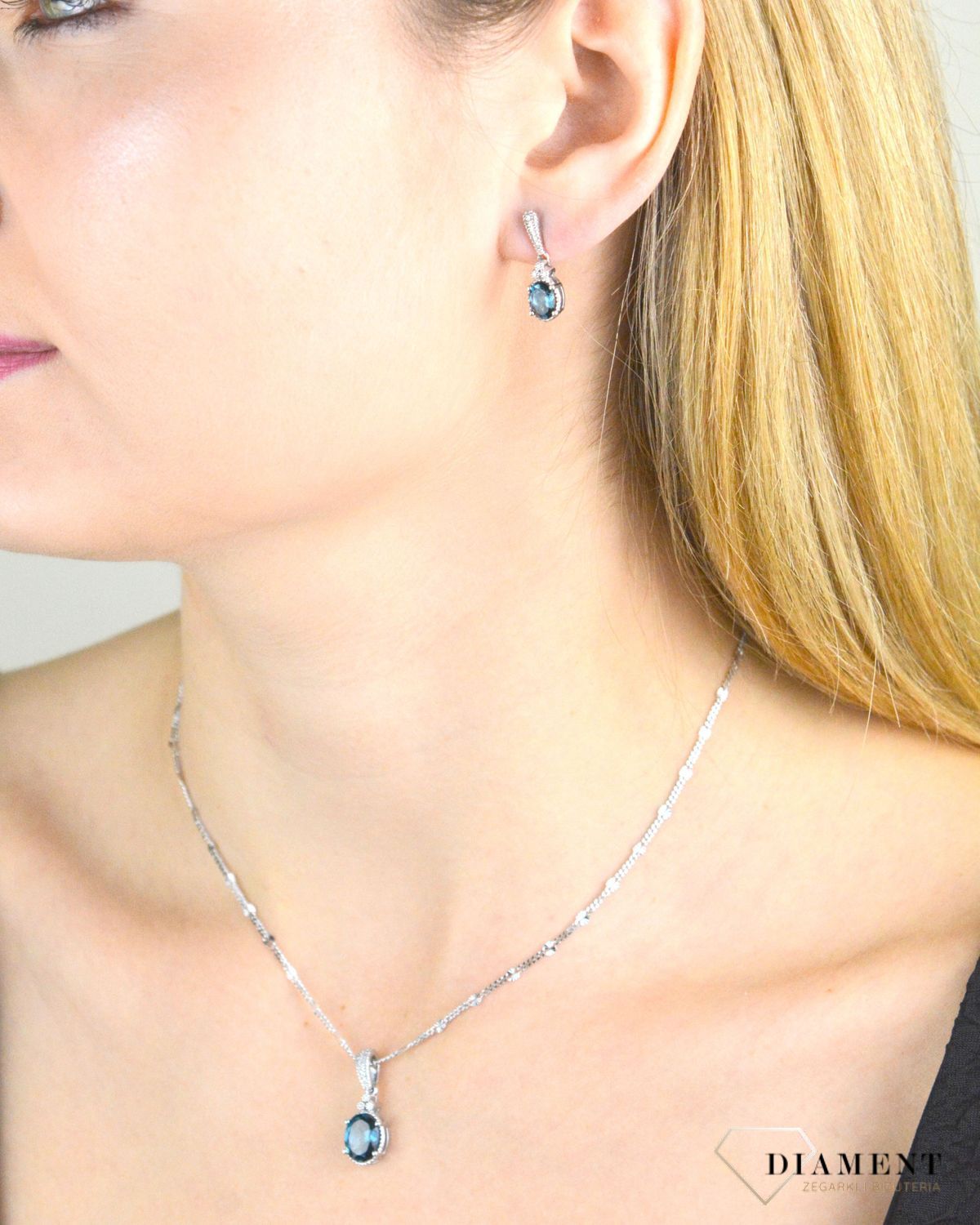 Złota zawieszka DIAMENT białe złoto z topazem ZP 7000 LBT. Złota zawieszka wykonana ze złota próby 585 z białego złota z topazem to idealny pomysł na prezent dla ukochanej kobiety..jpg